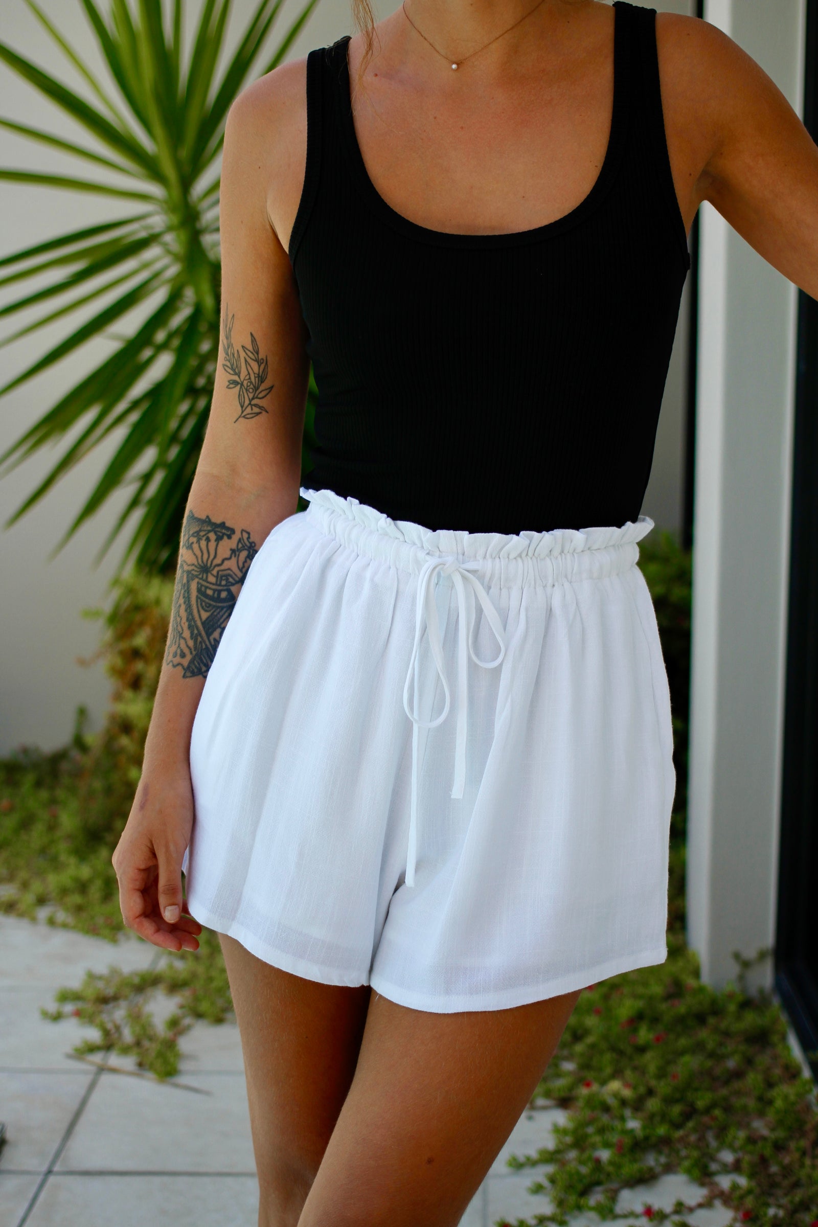 Goddess Dream linen Shorts White